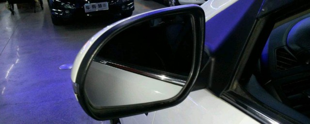 倒車怎麼看反光鏡 如何調整鏡子的位置