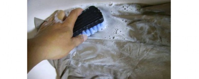 棉衣上的油漬怎麼去除 棉衣上的油漬如何去除