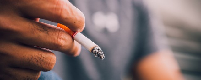 叛逆期的孩子抽煙怎麼去引導 怎麼去引導叛逆期的孩子抽煙