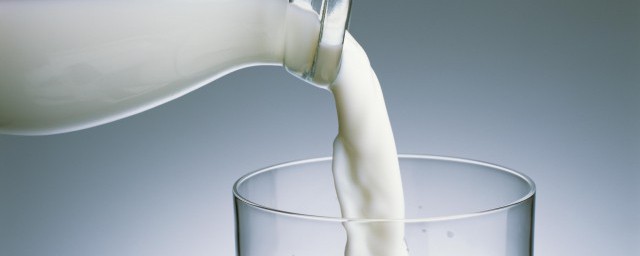 牛奶放到冷藏裡三天能喝嗎 牛奶放到冷藏裡三天能不能喝