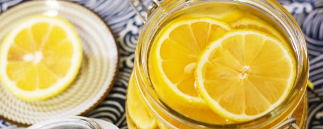 喝完檸檬水可以曬太陽嗎 喝完檸檬水能曬太陽嗎