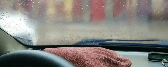 下雨天車門外面有水霧怎麼辦 車窗起霧應該開內循環還是外循環