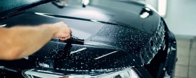 汽車上滴瞭油怎麼清洗 汽車上滴瞭油如何清洗
