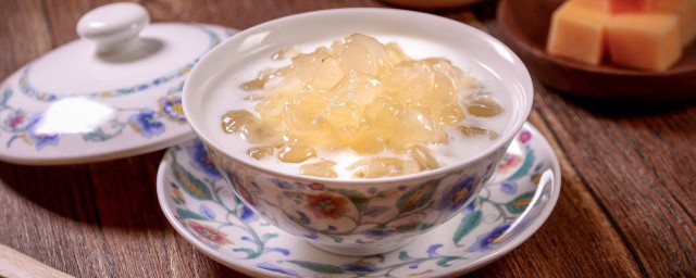 桃膠糖水怎麼煮 滋潤美顏桃膠燉牛奶傢常做法
