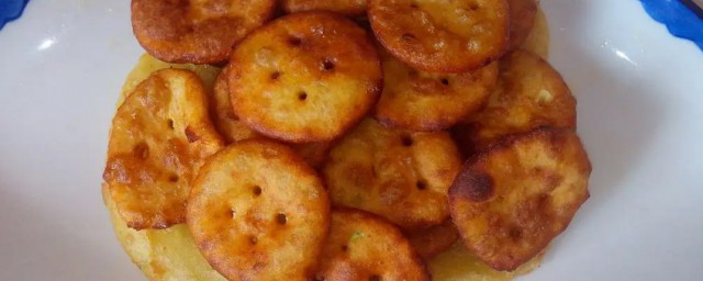 油炸餅幹怎麼做好吃又簡單 油炸餅幹如何做好吃又簡單