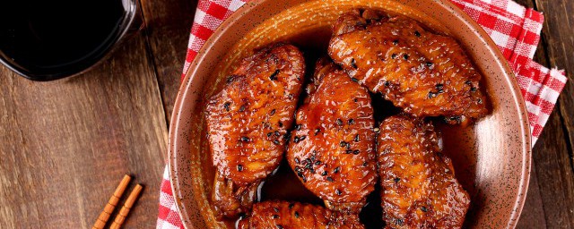 烤雞翅膀怎麼做好吃又簡單 如何做好吃又簡單的烤雞翅膀