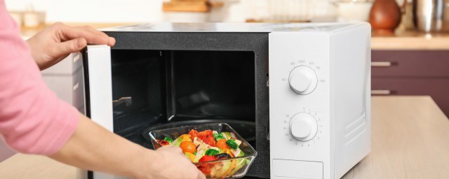 微波爐可以熱鐵飯盒嗎 微波爐能不能熱鐵飯盒