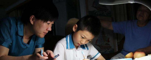 一年級孩子寫作業拖拉怎麼辦 一年級孩子寫作業拖拉解決方法