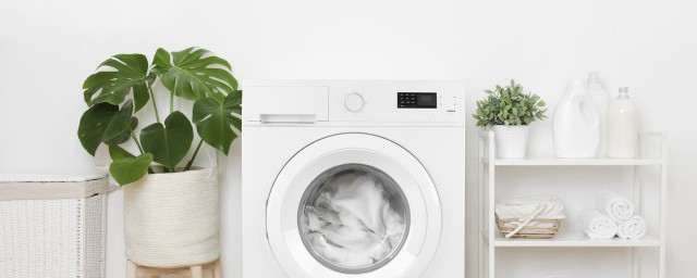羽絨衣可以放洗衣機裡洗嗎 羽絨衣能不能放洗衣機裡洗