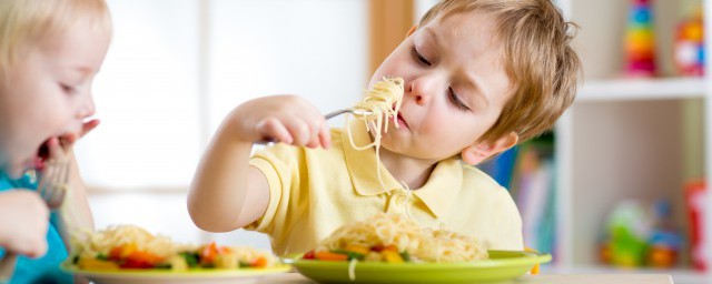 小孩子吃飯不講衛生怎麼辦 小孩子吃飯不講衛生應該怎麼辦
