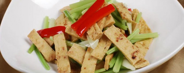 芹菜炒豆腐怎麼做好吃又簡單 芹菜炒豆腐的做法