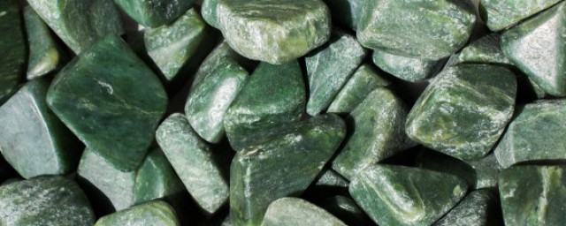 石頭裡的翡翠是什麼 石頭裡的翡翠的簡單介紹
