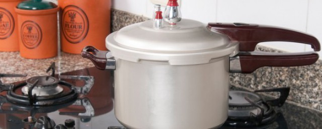 高壓鍋如何清洗比較幹凈 高壓鍋應該如何清洗比較幹凈