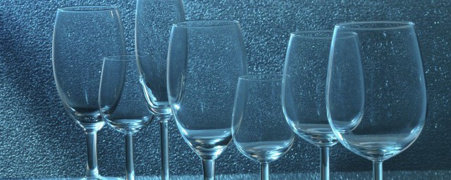 玻璃酒杯如何清洗比較幹凈 玻璃酒杯怎麼清洗比較幹凈