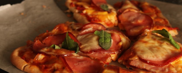 烤腸披薩的做法 烤腸披薩怎麼做
