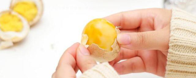 錫紙烤帶殼雞蛋的做法 錫紙烤帶殼雞蛋如何做