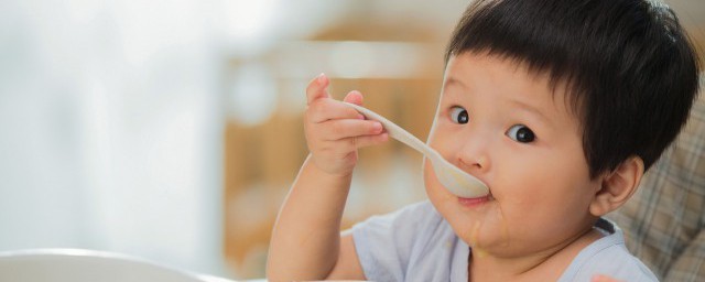 六個月寶寶輔食需要哪些食材 六個月寶寶做輔食的註意事項