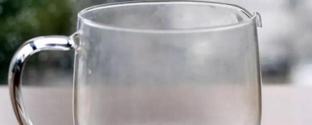 如何清洗玻璃水杯水漬 清洗玻璃水杯水漬的方法