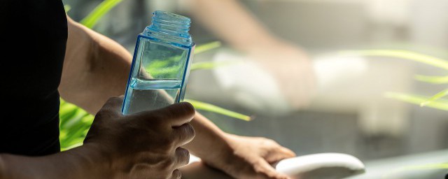 長黴菌的水杯怎麼處理 長黴菌的水杯如何處理