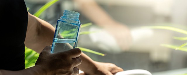 什麼塑料材質的水杯安全 什麼塑料材質的水杯好