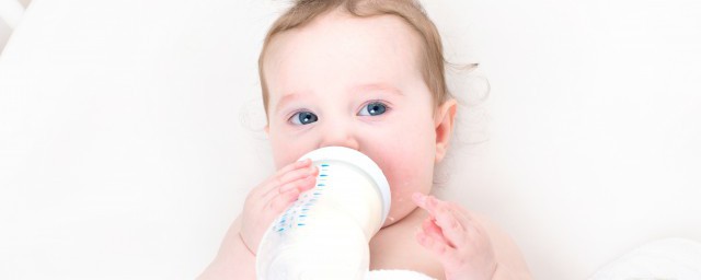 寶寶應該要什麼材質的水杯 寶寶水杯用哪種材質