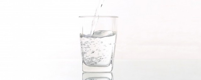 用什麼材質水杯喝水最好 喝水用什麼材質的水杯好