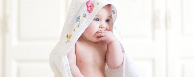 嬰兒塑料水杯什麼材質最安全 嬰幼兒水杯最安全的材質是哪種