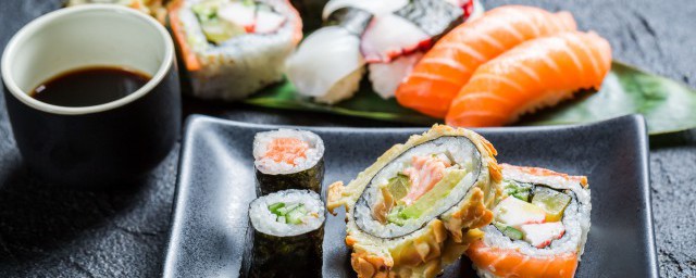 做壽司需要哪些食材配料跟工具 做壽司需要什麼食材配料跟工具