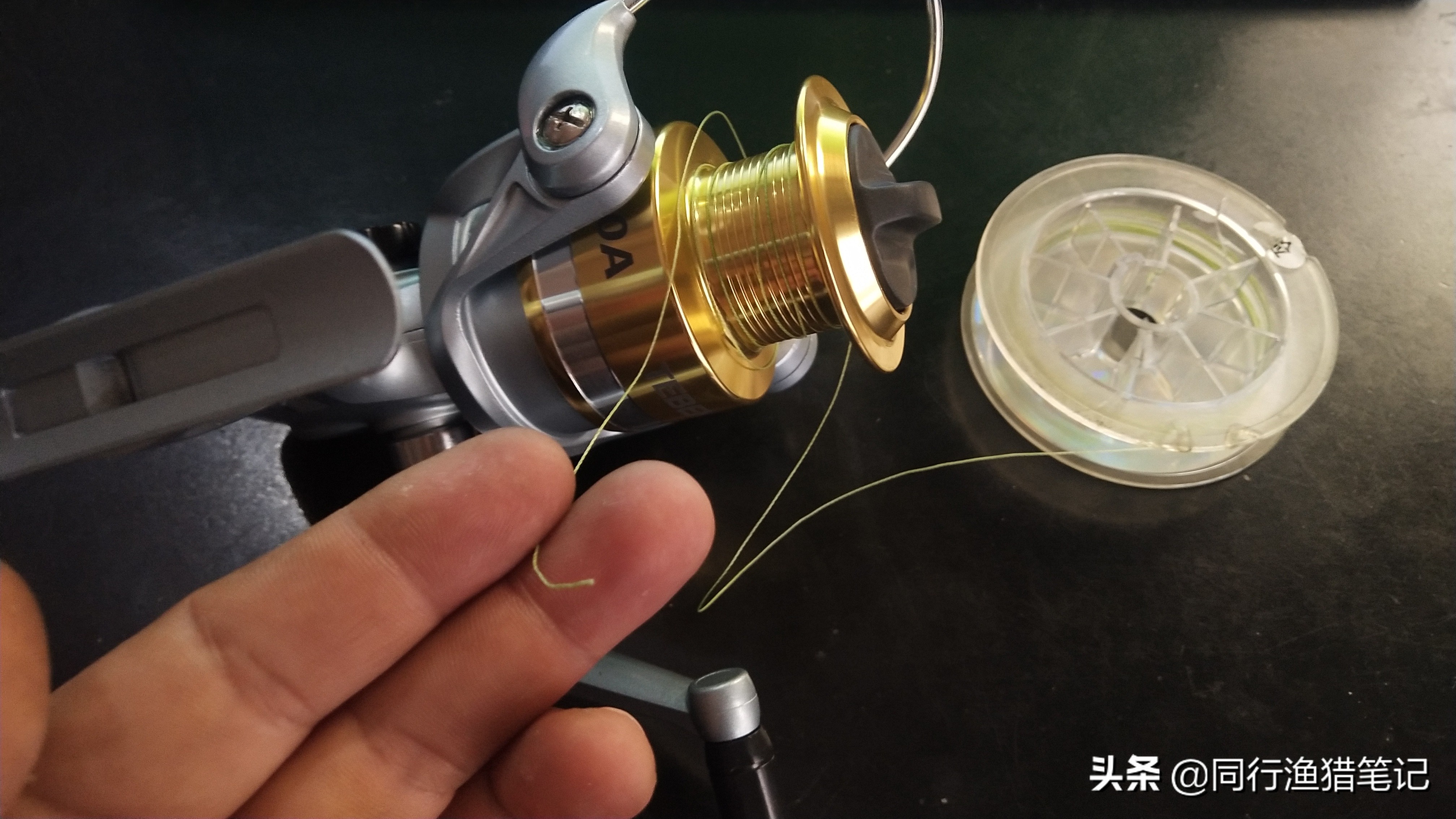 魚輪要怎麼安裝上魚線 路亞竿紡車輪魚線正確安裝方法