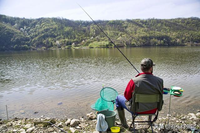 釣魚選擇什麼位置最好 水庫野釣什麼釣位最佳