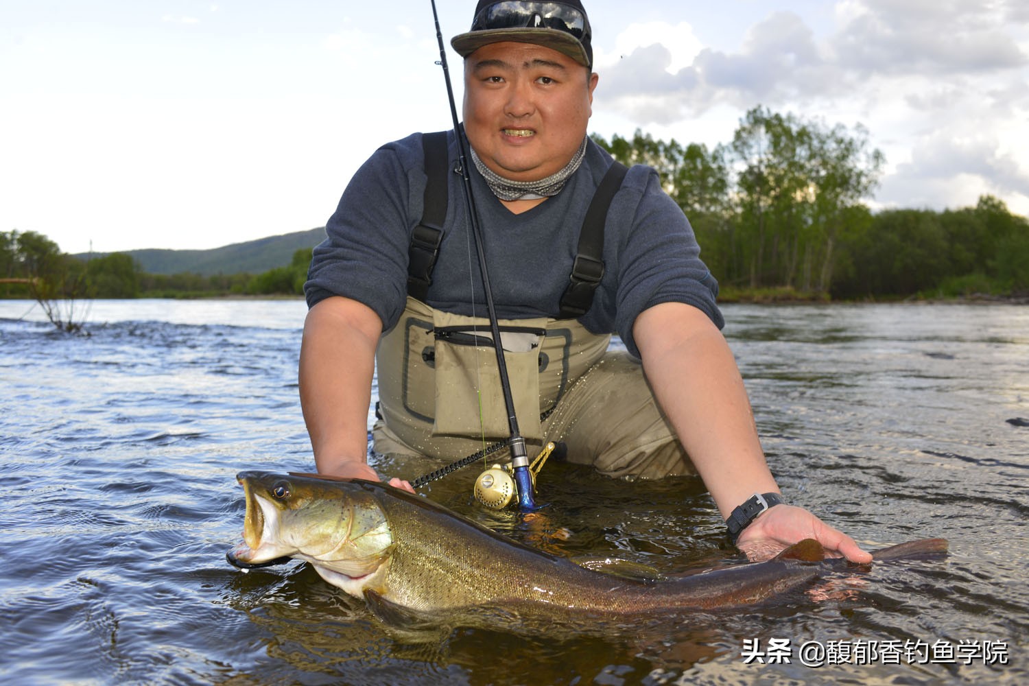 近岸海釣用什麼魚餌 海邊岸釣一般用什麼路亞餌