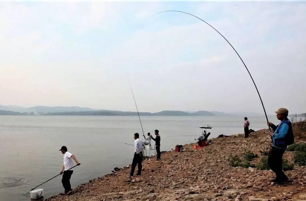 春天釣魚用多長的魚竿 野釣魚竿多長合適