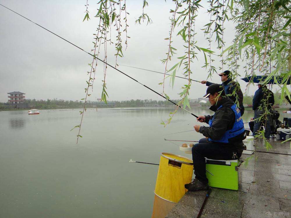 春天釣魚用多長的魚竿 野釣魚竿多長合適