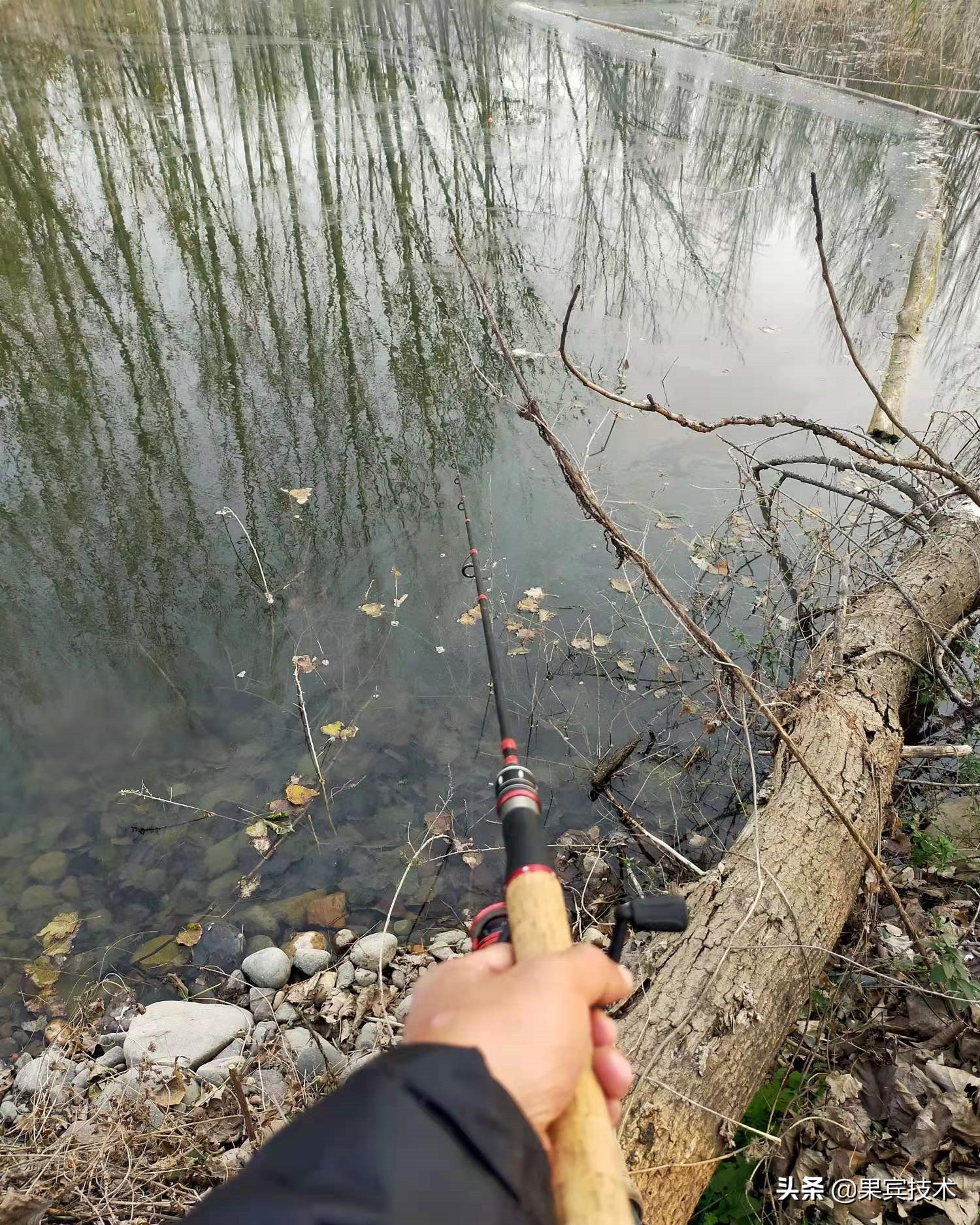 東北風釣深還是釣淺 天氣悶熱釣魚釣深還是釣淺