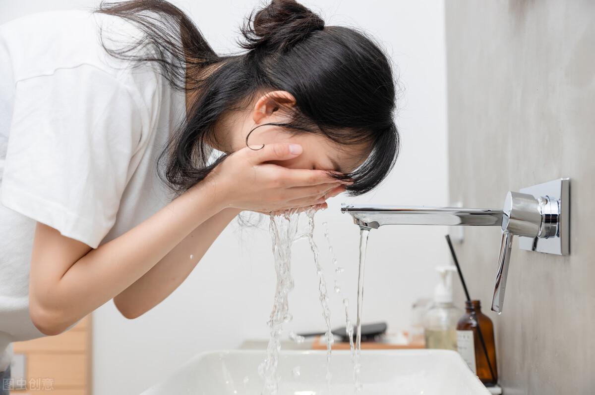 如何去掉鼻子上的黑頭 輕松清除鼻子黑頭的五個小妙招