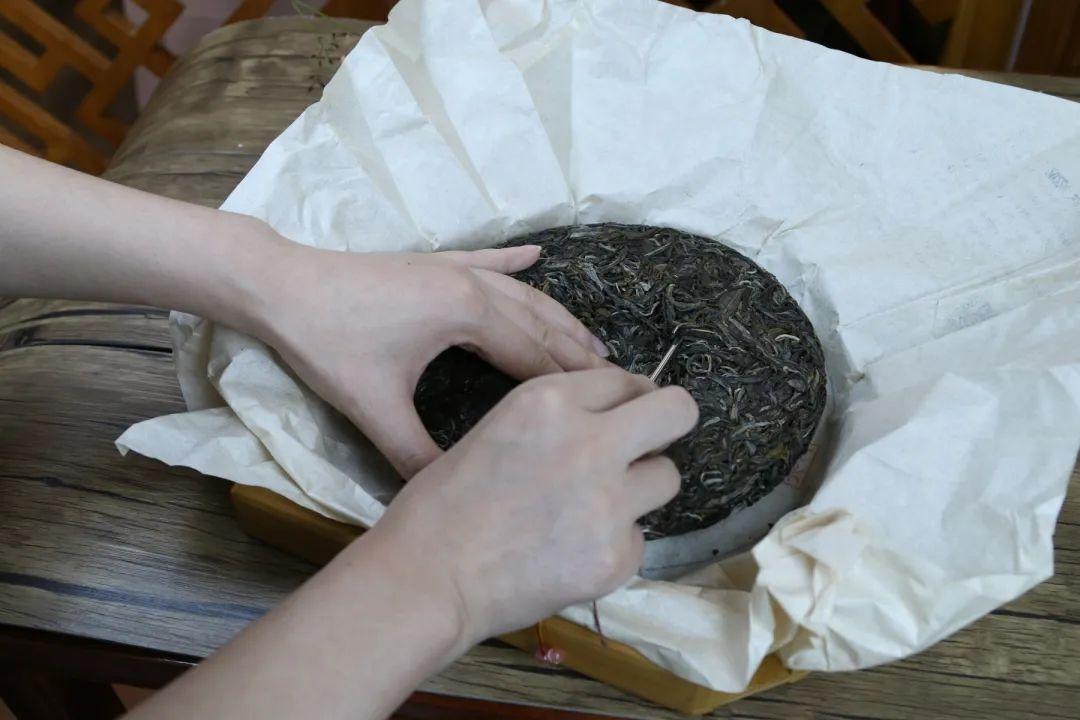 普洱茶餅如何正確撬茶 如何撬茶好喝又不傷手