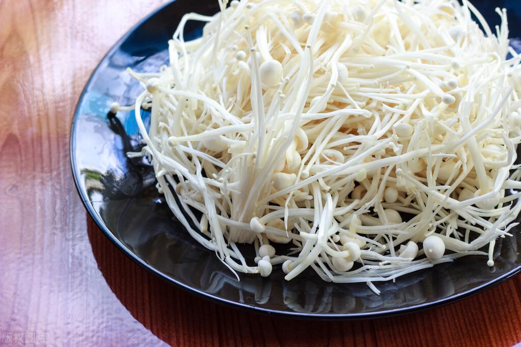 金針菇放冰箱可以保存多久 金針菇發黃瞭還能吃嗎