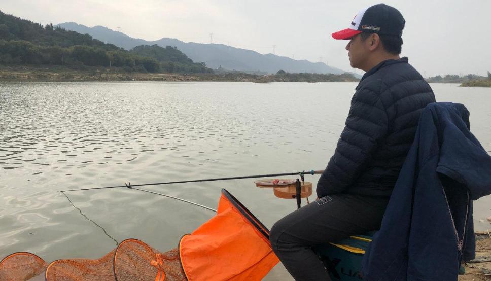 小雜魚鬧窩怎麼釣鯽魚 小雜魚鬧窩怎麼辦