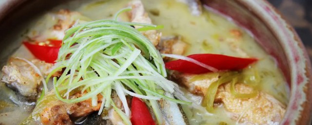 酸菜三文魚怎麼做好吃 酸菜燉三文魚頭