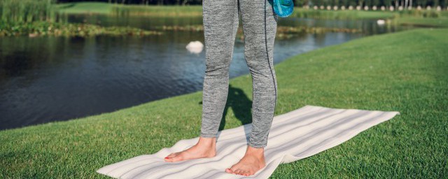 買什麼材質的瑜伽巾防滑性好 瑜伽墊買什麼材質的比較好
