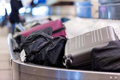 飛機行李箱托運要錢嗎