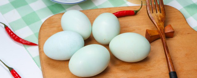 怎麼判斷咸鴨蛋壞沒壞 判斷咸鴨蛋壞沒壞的方法