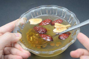 葡萄幹和紅棗泡水喝的功效與作用、禁忌和食用方法