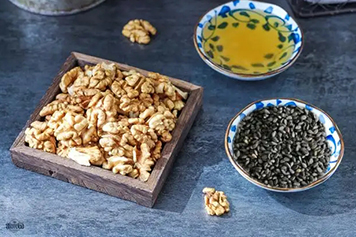 核桃黑芝麻蜂蜜一起吃的功效與作用、禁忌和食用方法