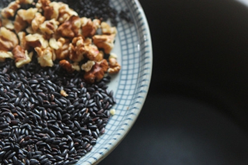 黑芝麻黑豆黑米核桃在一起吃的功效與作用、禁忌和食用方法