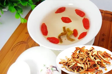 石斛陳皮枸杞泡水的功效與作用、禁忌和食用方法 石斛陳皮枸杞泡水的功效與作用、禁忌和食用方法