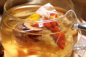 菊花生薑茶的功效與作用、禁忌和食用方法 菊花生薑茶的功效與作用、禁忌和食用方法