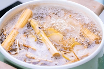 茅根和甘蔗雪梨煮水的功效與作用、禁忌和食用方法