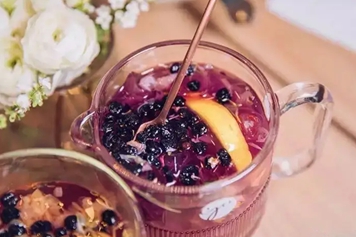 黑枸杞檸檬水的功效與作用、禁忌和食用方法 黑枸杞檸檬水的功效與作用、禁忌和食用方法