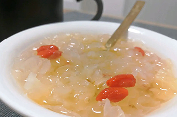 銀耳枸杞羹的功效與作用、禁忌和食用方法